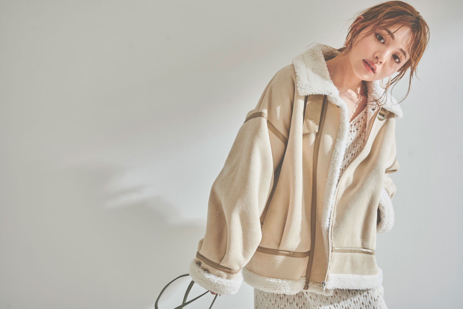 ちぃぽぽ、フェミニンな雰囲気漂う大人可愛い着こなし