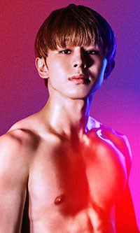 山下永玖（C）「レッドブルー」製作委員会・MBS（C）波切敦／小学館