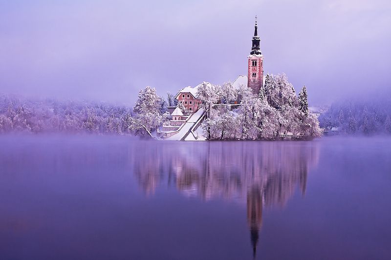 雪化粧した聖マリア教会／画像提供：スロヴェニア観光局