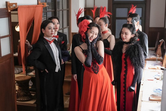 伊原六花、清水くるみ、趣里「ブギウギ」第24話(C)NHK