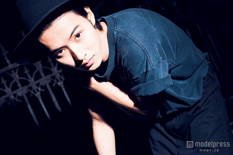 山崎賢人、クールな眼差しにドキッ！自身初の試み「変化を毎日楽しんで」