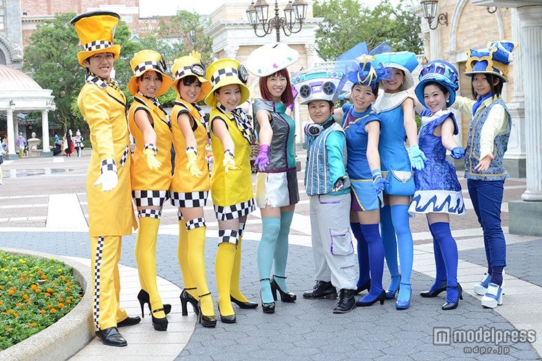 TDSショー「イースター・イン・ニューヨーク」／（前左から）けんけんさん、しょーとさん、ないんさん（後ろ左から）りょこさん、ととさん、ゆきさん、ゆちさん、なーたさん、ゆうさん、かすみんさん