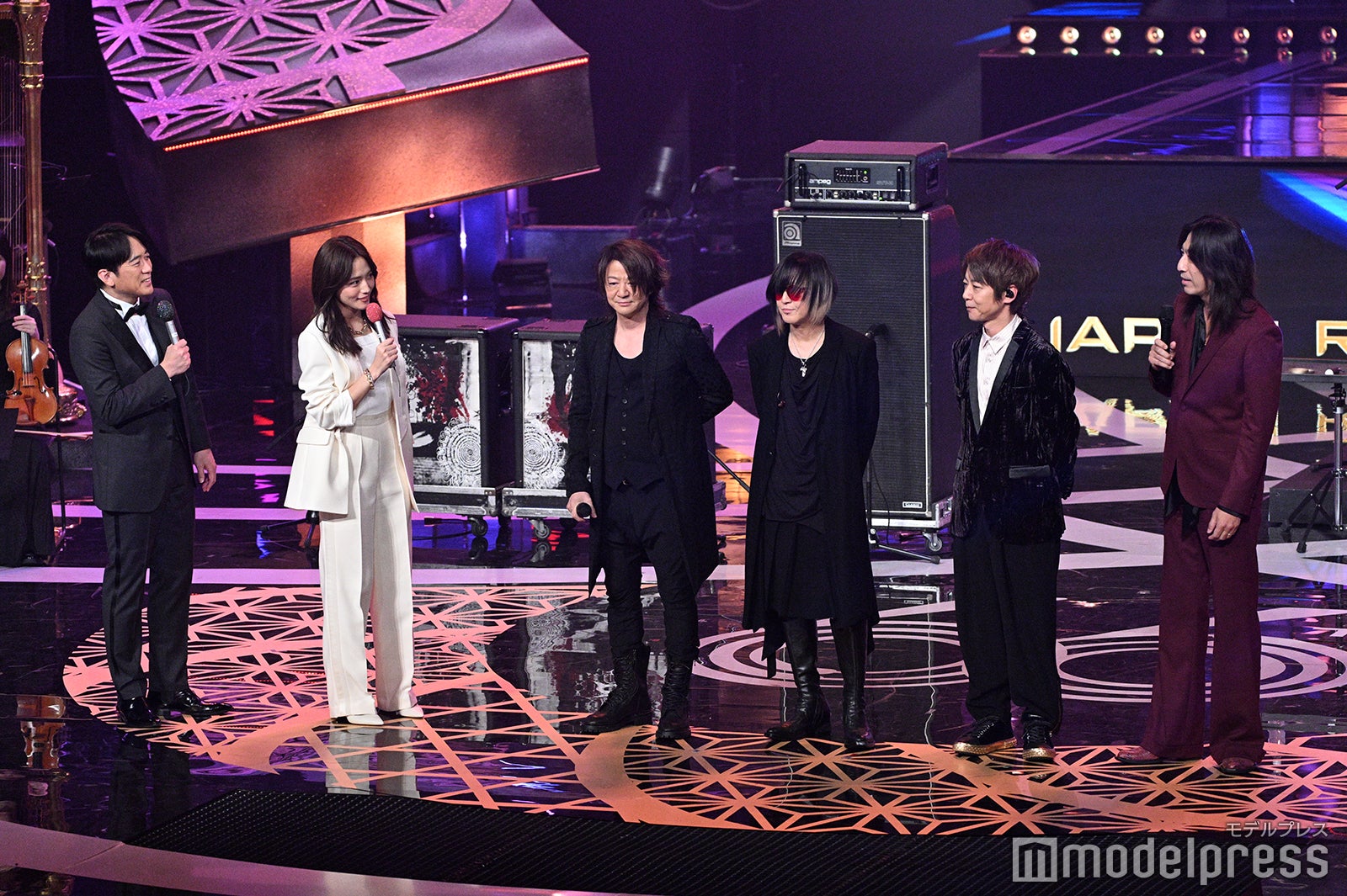 安住紳一郎アナ、川口春奈、TERU、HISASHI、JIRO、TAKURO（C）モデルプレス