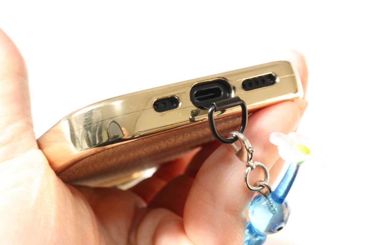 セリアのスマートフォンストラップホルダー