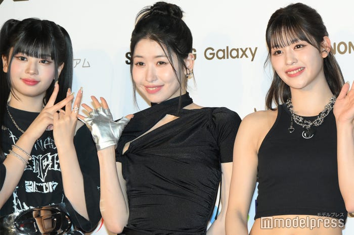 RINON(村上璃杏)、MOMONA(笠原桃奈)、RAN(石井蘭)/ME:I(C)モデルプレス