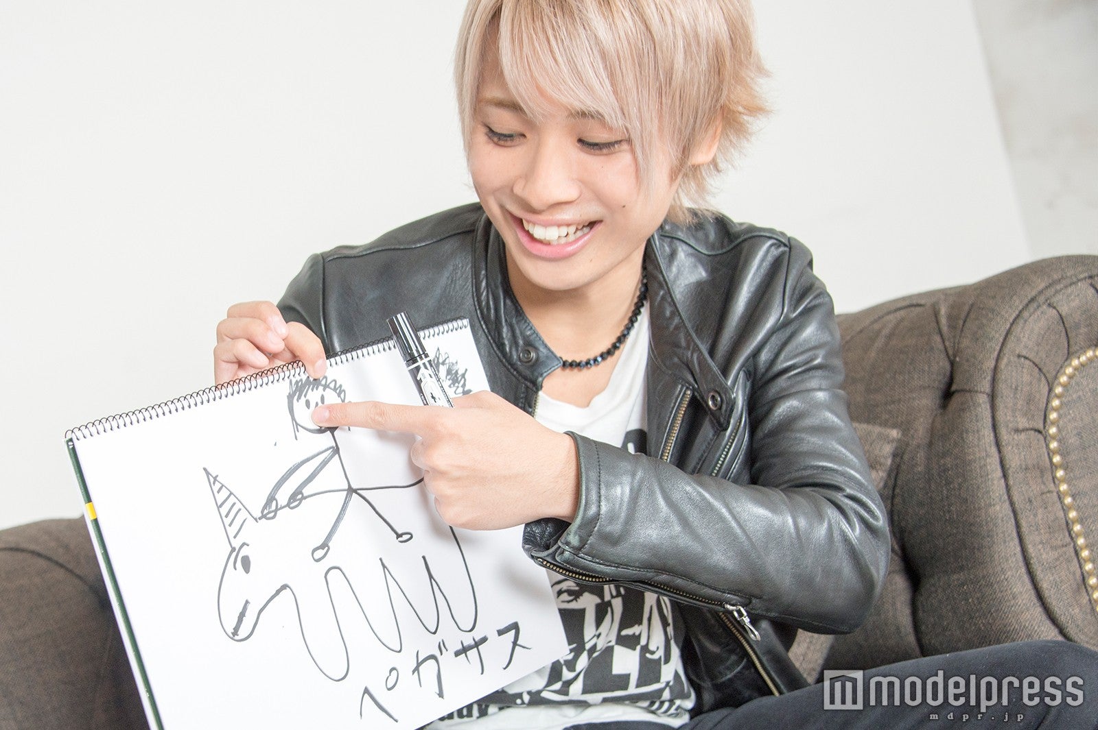 自分の絵の良さを熱弁するだいきん（C）モデルプレス