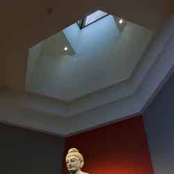 常設展の仏立像/画像提供:MIHO MUSEUM