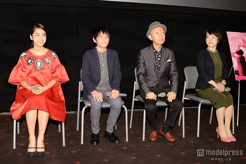 （左から）平祐奈、若山耀人、坂田利夫、工藤里紗監督