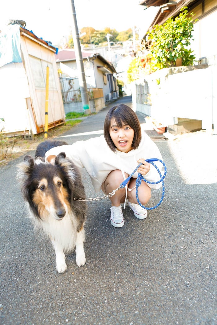 「竹内愛紗カレンダー2018.04-2019.03」(東京ニュース通信社刊)