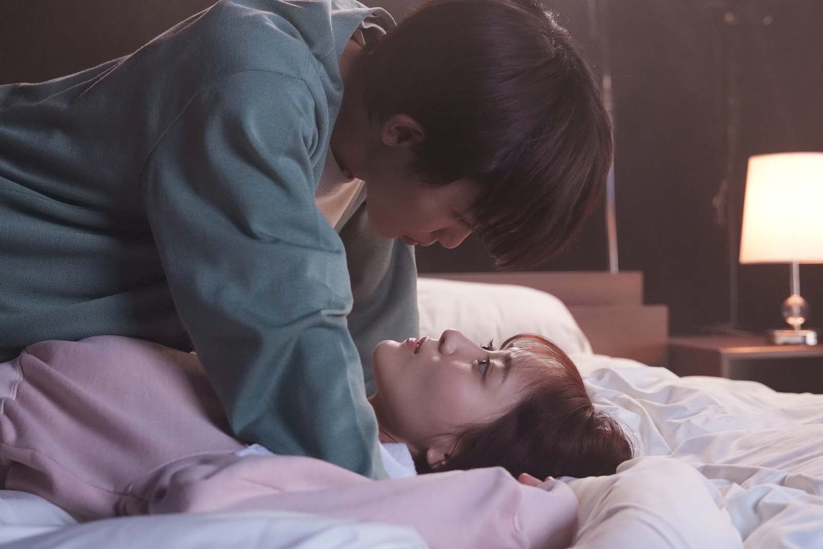 草川拓弥、菅井友香「ビジネス婚－好きになったら離婚します－」第4話より（C）「ビジネス婚」製作委員会・MBS