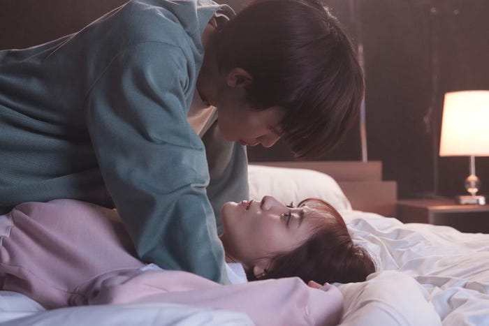 草川拓弥、菅井友香「ビジネス婚-好きになったら離婚します-」第4話より(C)「ビジネス婚」製作委員会・MBS