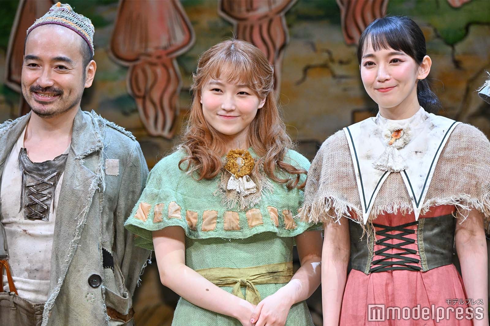岩崎う大、鞘師里保、吉岡里帆 （C）モデルプレス