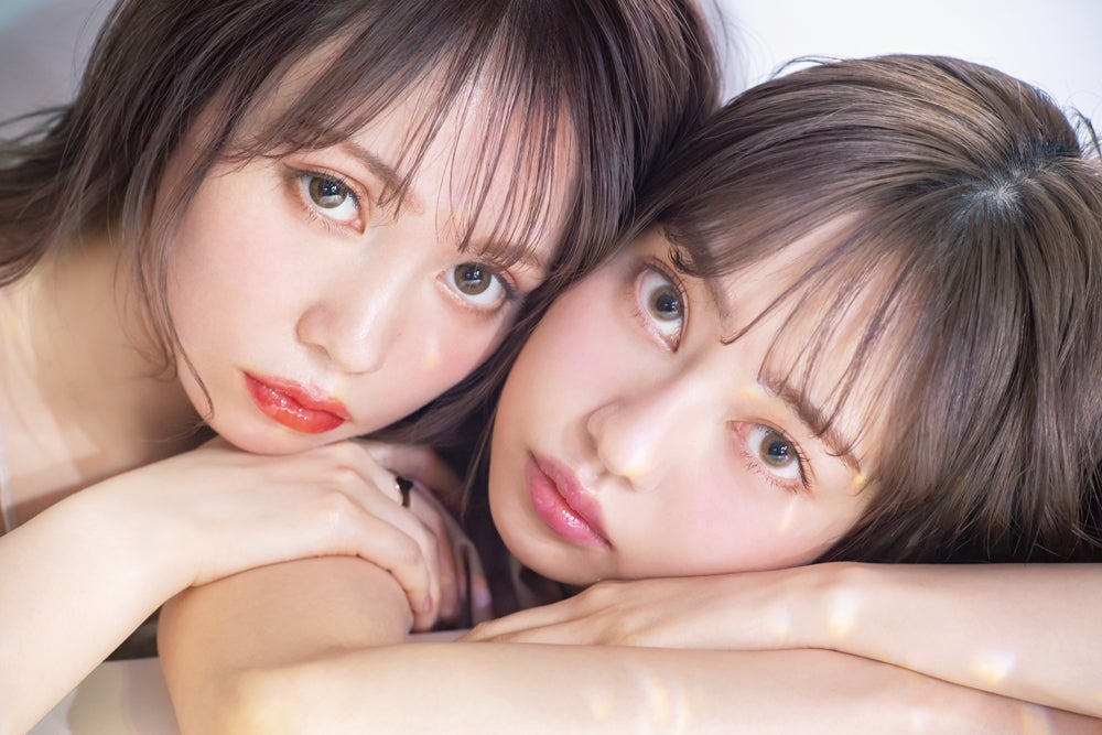 黒瀧まりあ、中村里砂（写真提供：徳間書店）