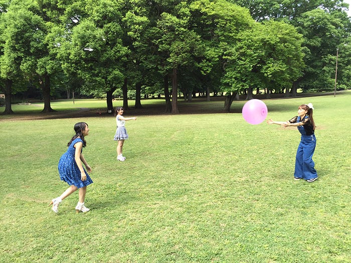 左から:向井地美音、大和田南那、高橋みなみ(C)関西テレビ