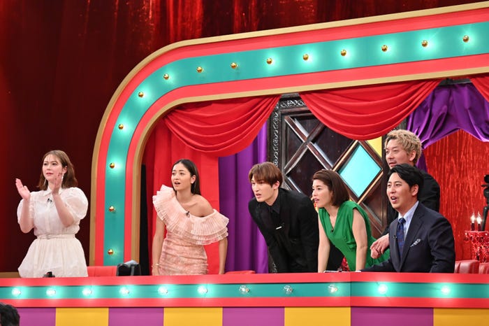 村重杏奈、みちょぱ、ジェシー、神田愛花、嶋佐和也、屋敷裕政(C)TBS