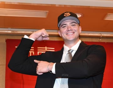 巨人“ポスト岡本”新助っ人ダルベック 入団会見で仰天告白！原点は「王さん」大学でコーチに著書勧められ心構え吸収