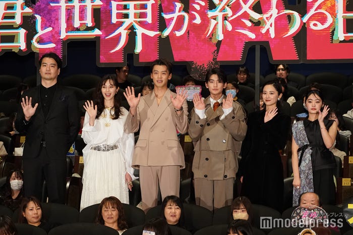 (左から)菅原伸太郎監督、中条あやみ、竹内涼真、高橋文哉、堀田真由、吉柳咲良(C)モデルプレス