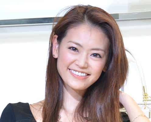「AneCan」モデル・葛岡碧、タイトなミニドレスで脅威のボディライン披露