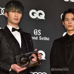 「GQ MEN OF THE YEAR 2020」をSixTONESで受賞したジェシー、松村北斗 （C）モデルプレス