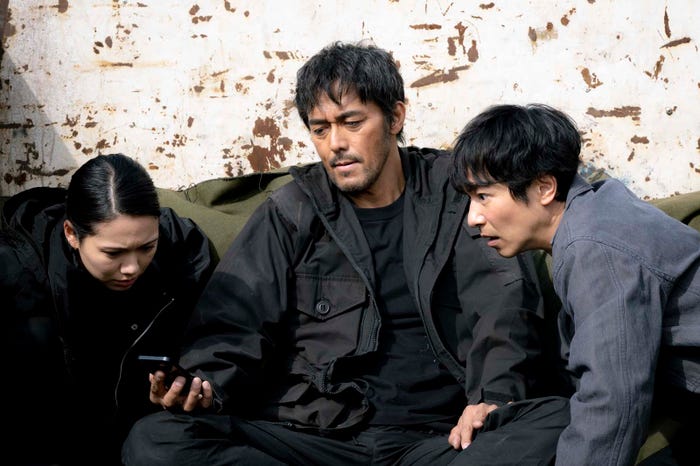 二階堂ふみ、阿部寛、堺雅人「VIVANT」第2話より(C)TBS