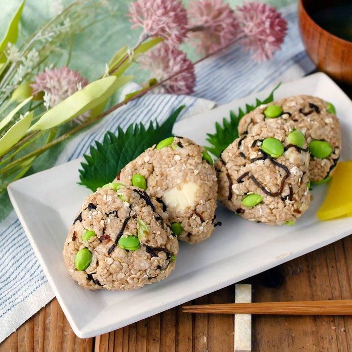 オートミールで 枝豆とチーズの塩こんぶおにぎり モデルプレス