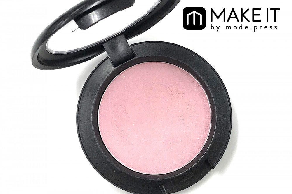 M・A・C／パウダー ブラッシュ／ウェル ドレスト／3,200円（税抜） (C)メイクイット