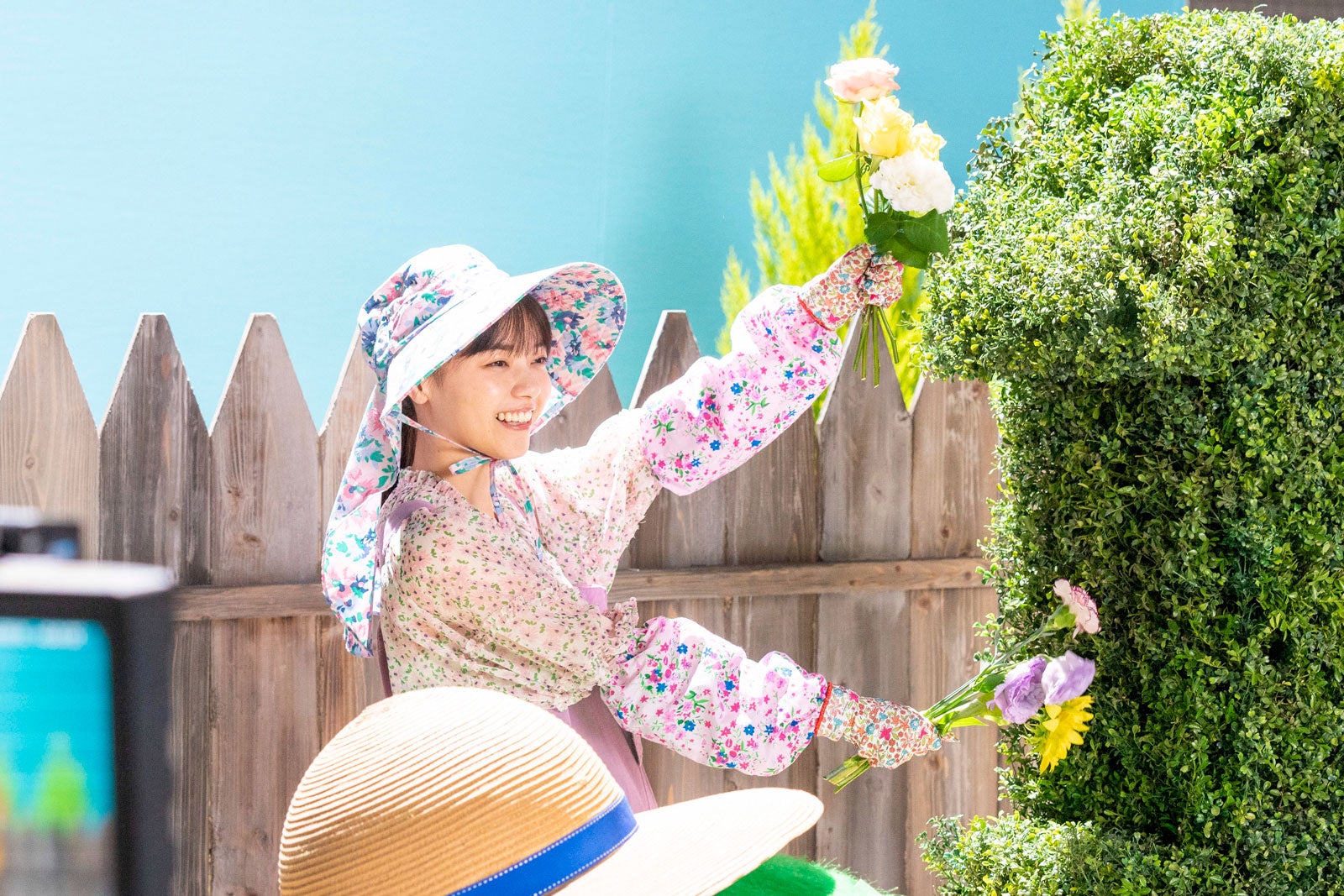 西野七瀬／新TVCM「神木さん西野さんのなぞって検索」篇メイキングカット（提供写真）