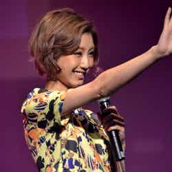 「Campus Summit 2013」でライブパフォーマンスを行った出岡美咲