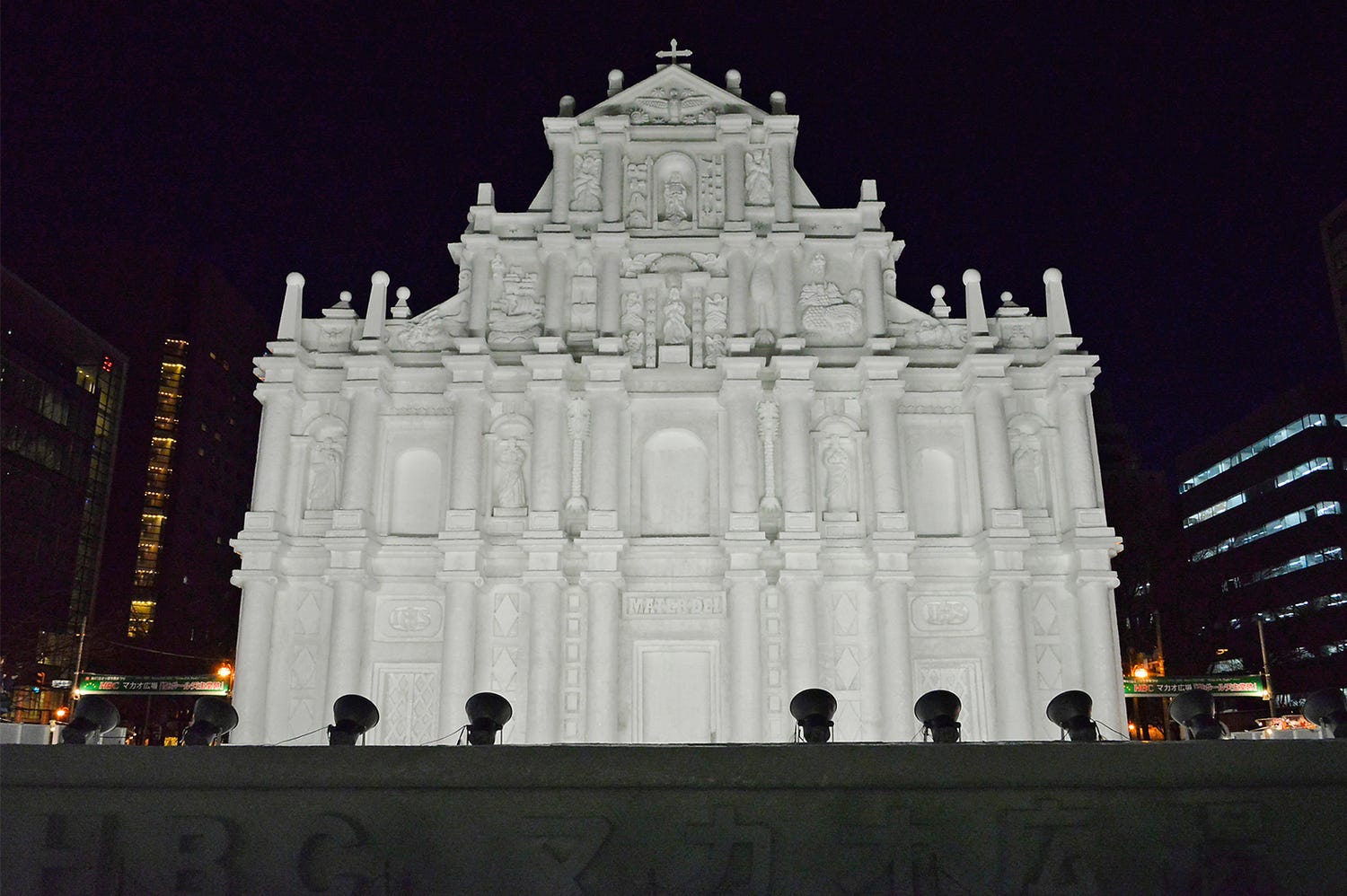 北海道で雪の祭典「さっぽろ雪まつり」 2017年はスターウォーズ&FFの大雪像も
