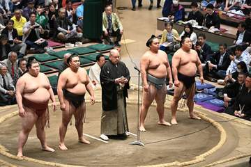 八角理事長の協会挨拶で異常事態、休場続出で一緒に上がった力士は4人だけ【大相撲夏場所】
