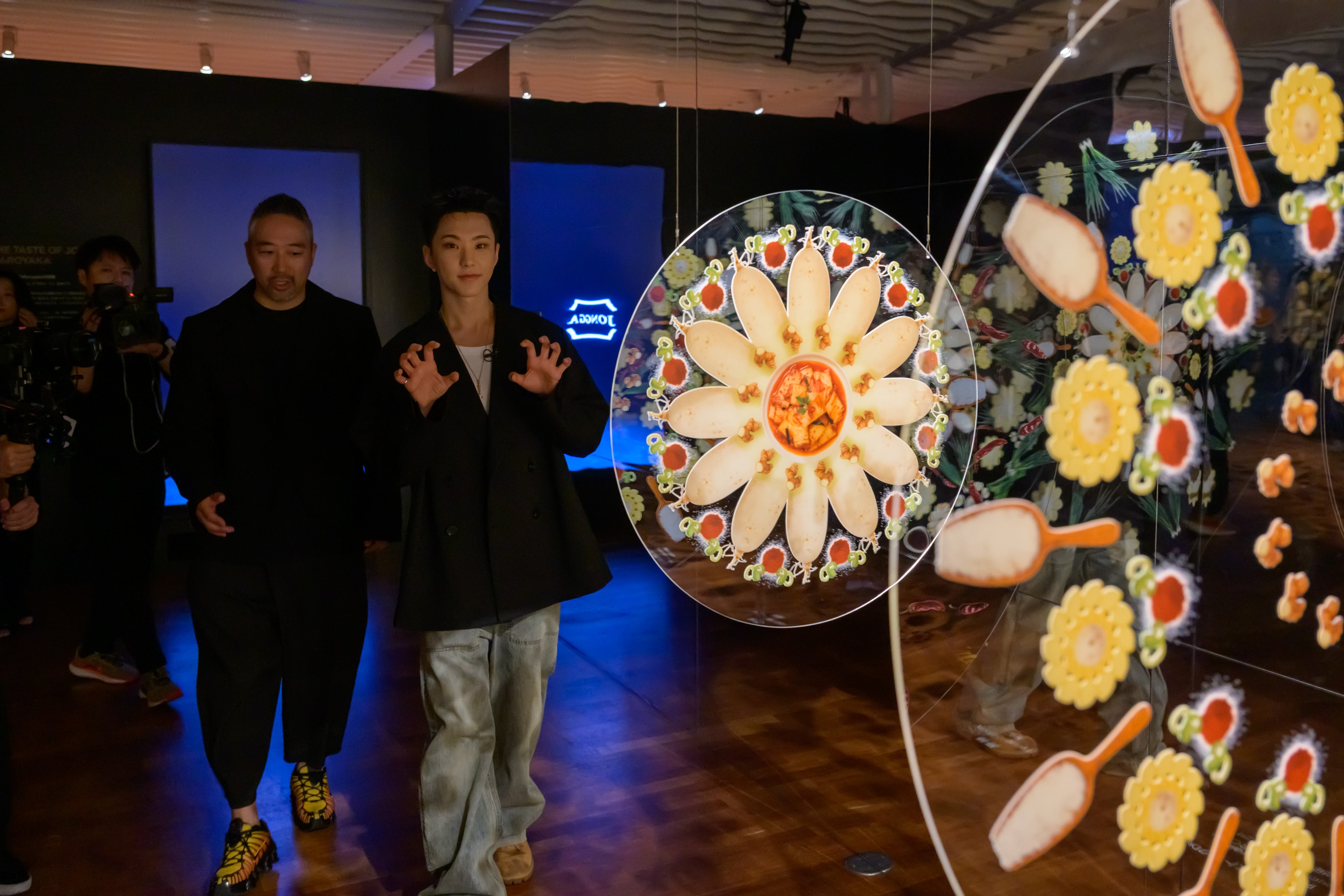 会場を回るHOSHI（提供写真）