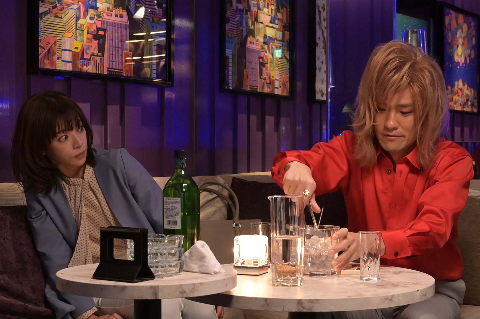 桜井ユキ、笠原秀幸「ホスト相続しちゃいました」第1話より（C）カンテレ