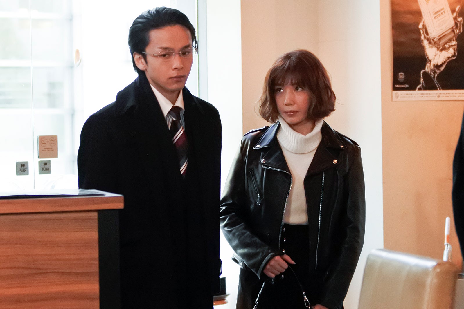 中村倫也、仲里依紗／「ホリデイラブ」第3話より（C）テレビ朝日
