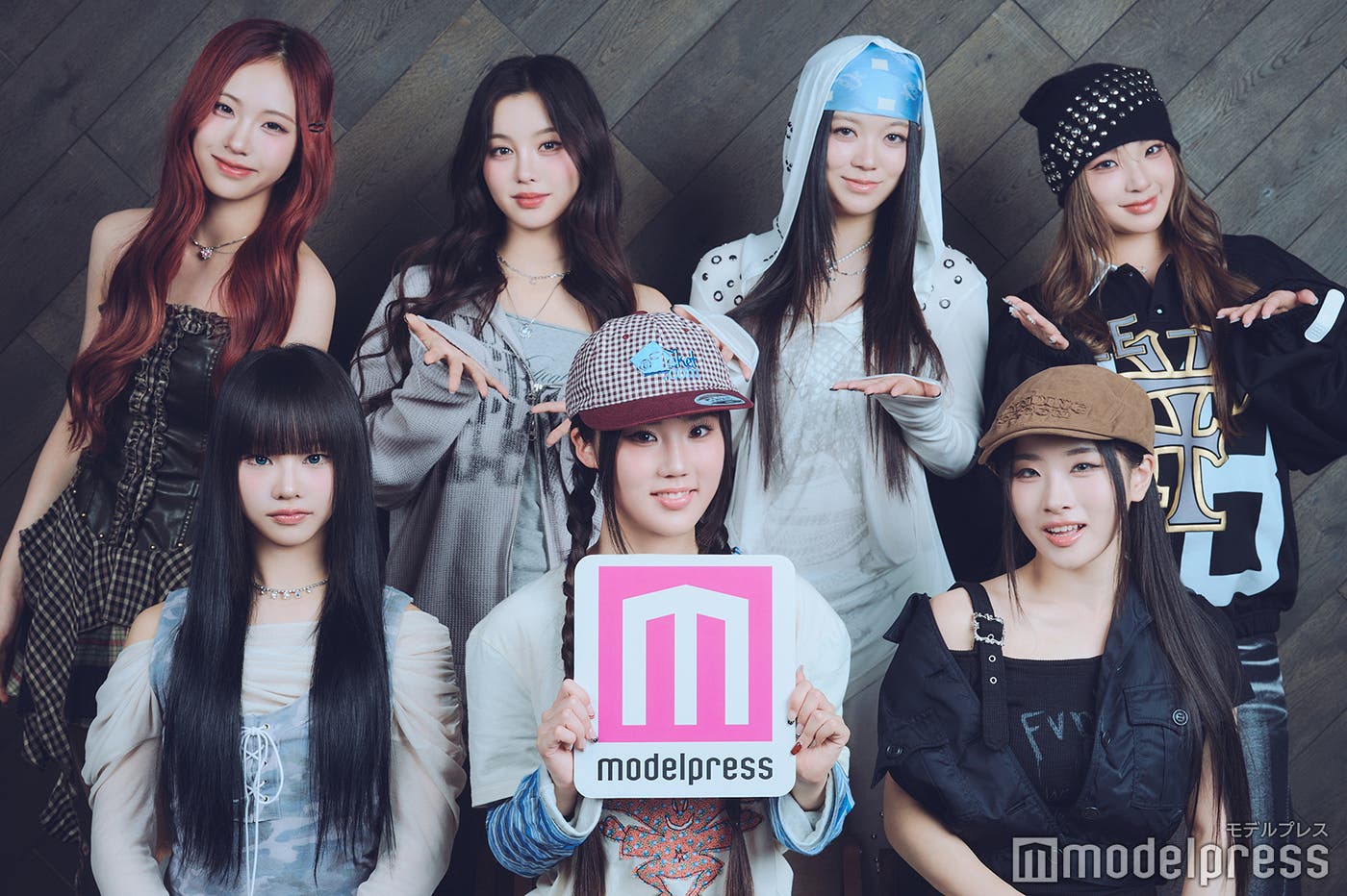 H//PE Princess/(左から時計回り)スジン、ユジュ、ココ、リノ、YSY、ニコ、ドイ(C)モデルプレス
