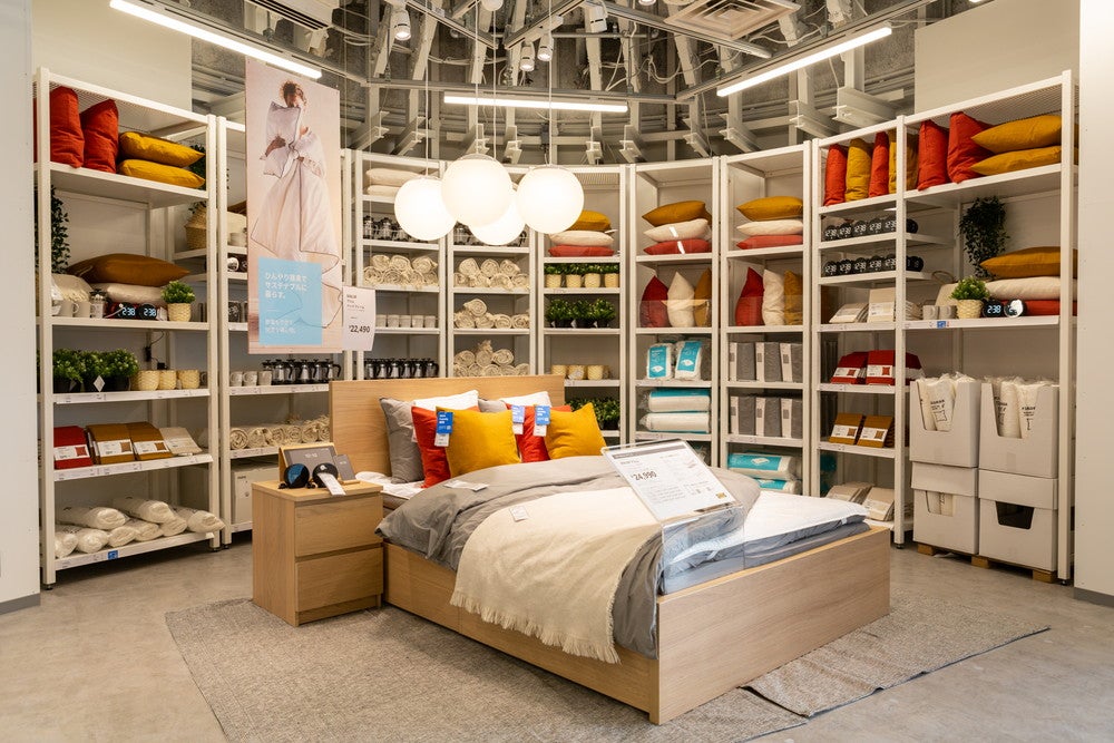 「イケア新宿」家具・雑貨約1,600点展示＆デリ量り売りコーナーも併設