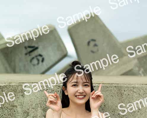 乃木坂46久保史緒里、色白素肌&弾ける笑顔が眩しい 書店限定特典ポストカード&ポスター絵柄解禁<交差点>