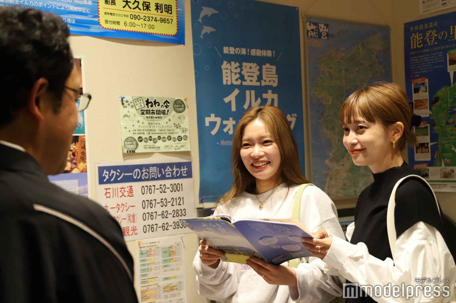 「能登島観光協会」でイルカウォッチングについて情報収集（C）モデルプレス