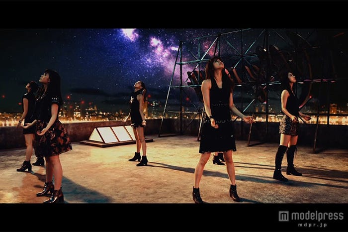 Flower「瞳の奥の銀河(ミルキーウェイ)」MVより