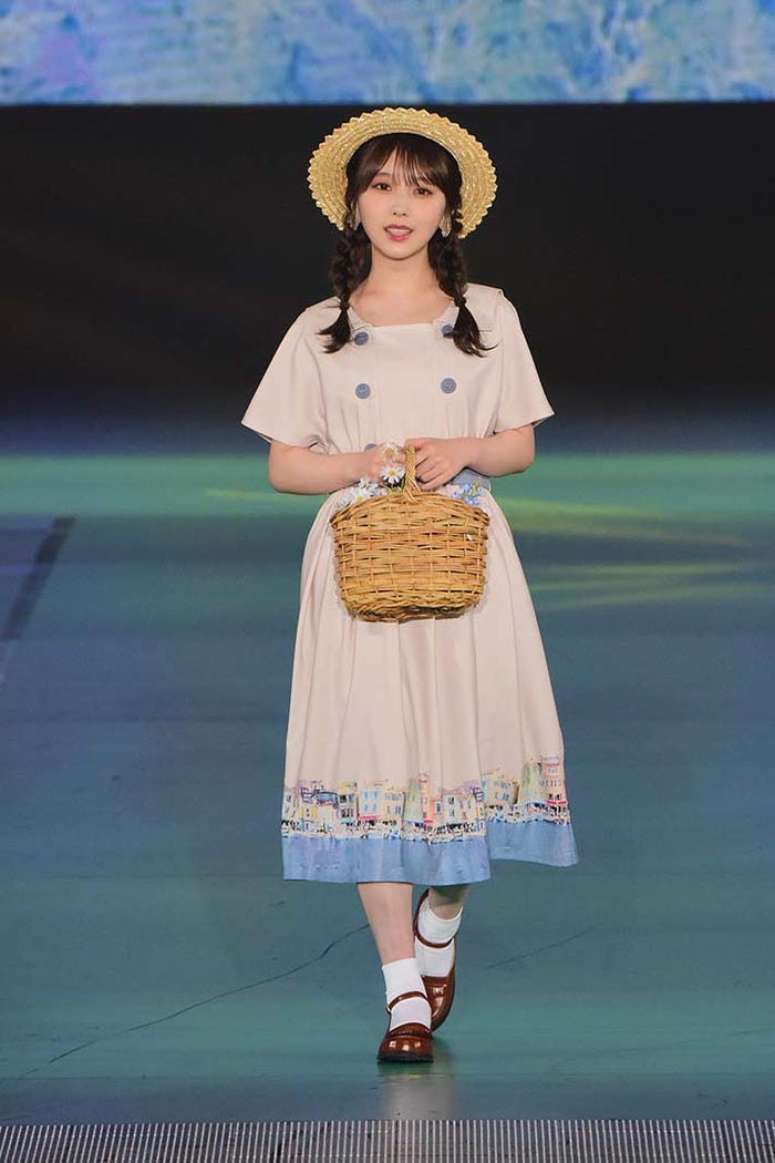 与田祐希(C)Rakuten GirlsAward 2023 S/S