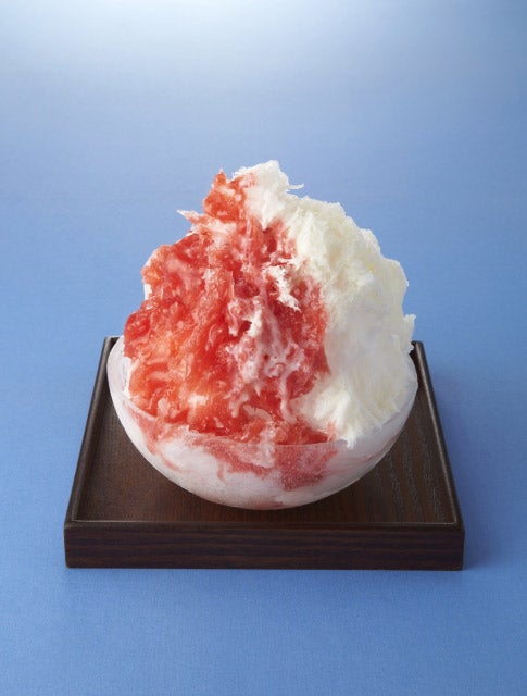 濃い苺みるく　削り氷864円／画像提供：株式会社 プロントコーポレーション