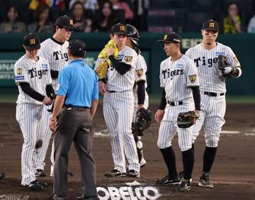 阪神ミスが響いて対ヤクルト3連敗 五回に2失策＆野選で無安打で同点許す 九回無死二塁から得点ならず 下村が6回2失点でプロ初黒星