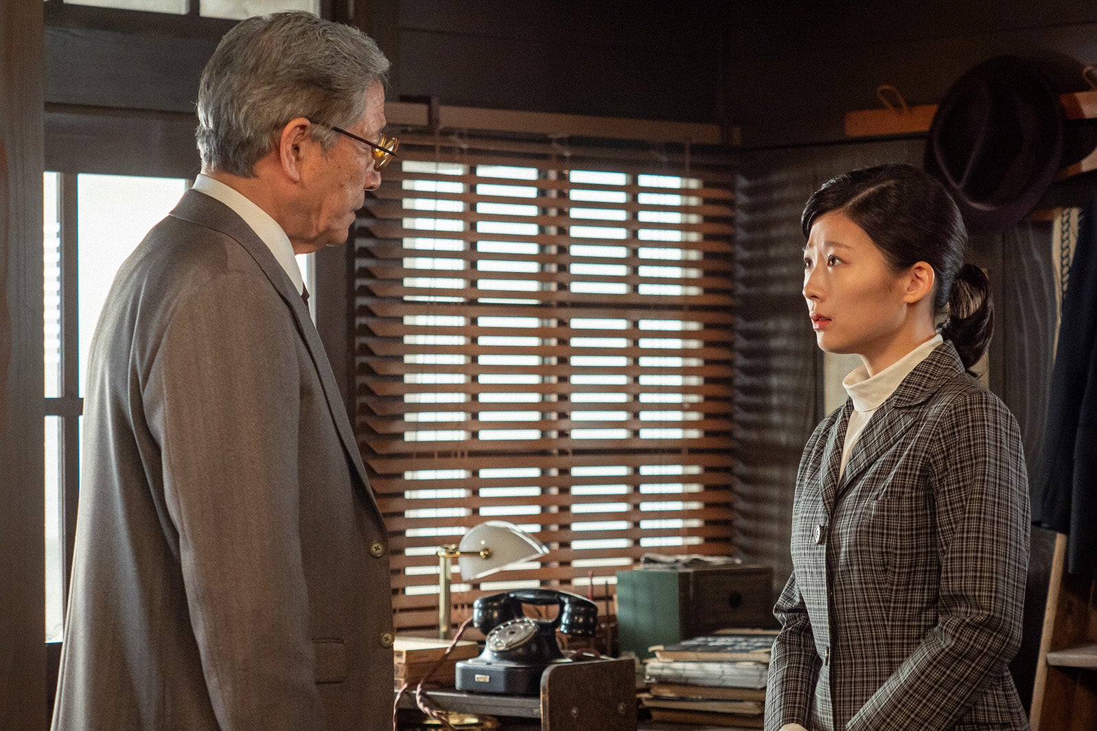 伊藤沙莉、小林薫（C）NHK