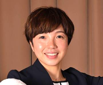 小平奈緒さん 収穫した稲穂を手に穏やかな笑み 現役引退から4年「ほんの一部のお手伝いですが」伝統的な製法の様子も公開