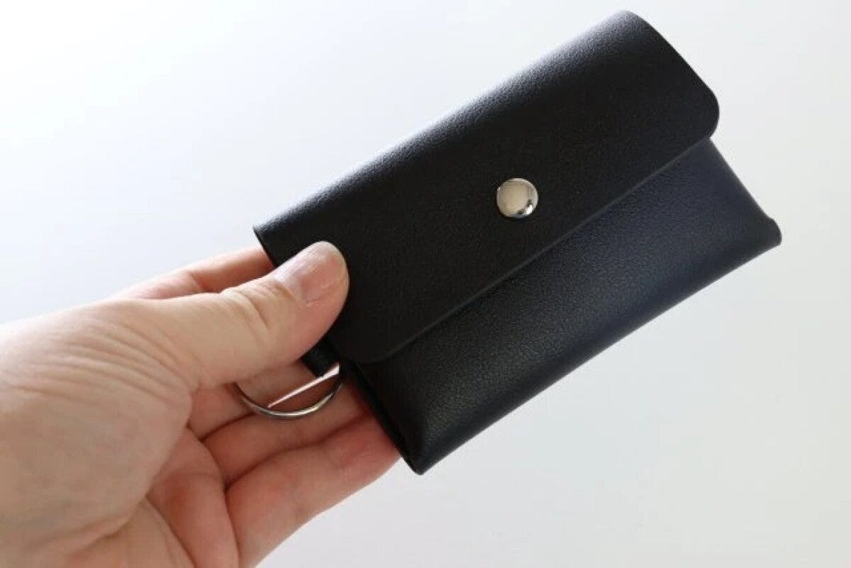 ダイソー　レザー調マルチウォレットケース（キーリング付、ベーシック）