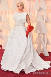 レディー・ガガ、婚約者に「愛してるわ」 アカデミー賞レッドカーペットに特注ドレスで参戦/photo:Getty Images【モデルプレス】