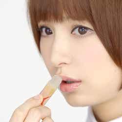 篠田麻里子/新CM「メンソレータムマリコ」篇