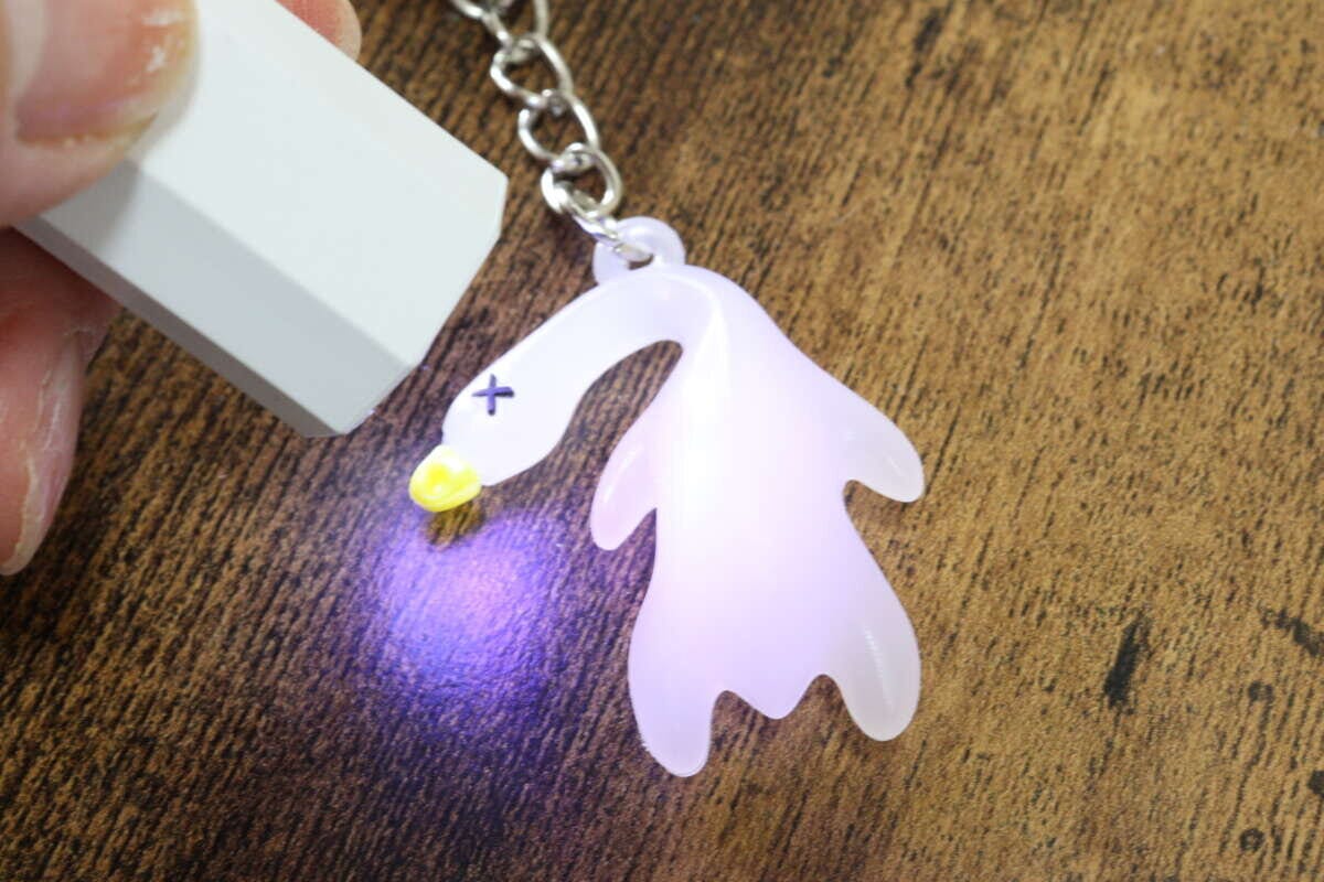 色が変わるミニダックキーホルダー　紫外線