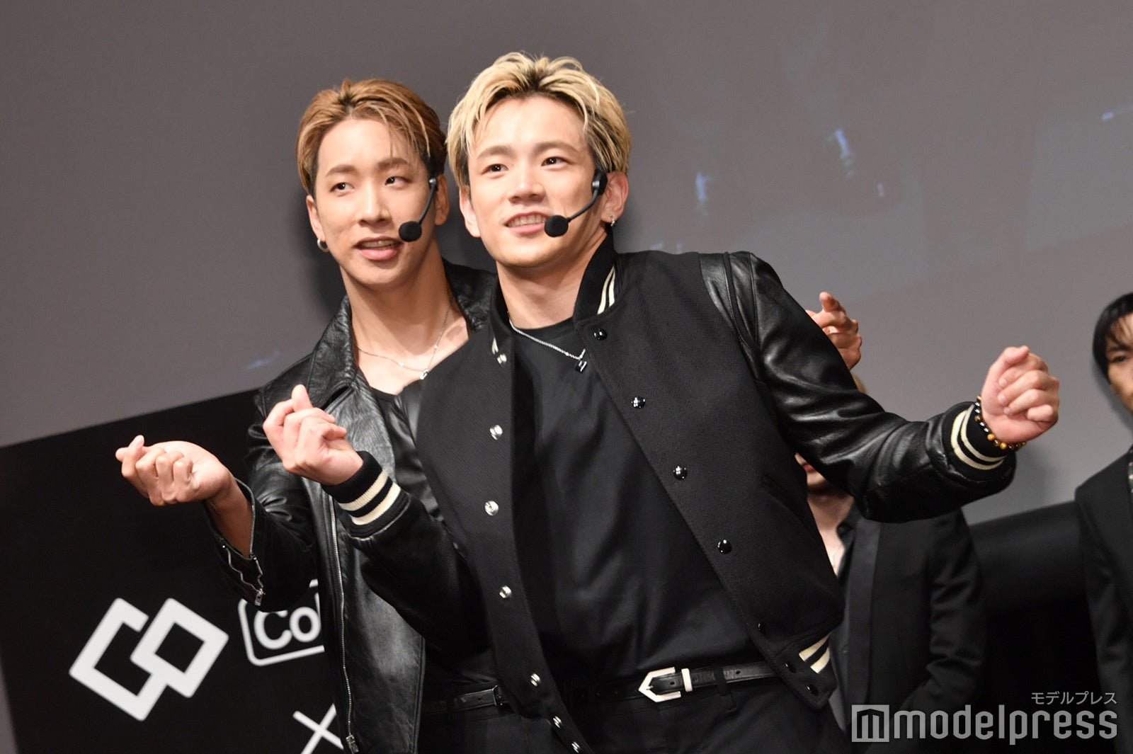 コリトリダンスを踊る陣、浦川翔平（C）モデルプレス