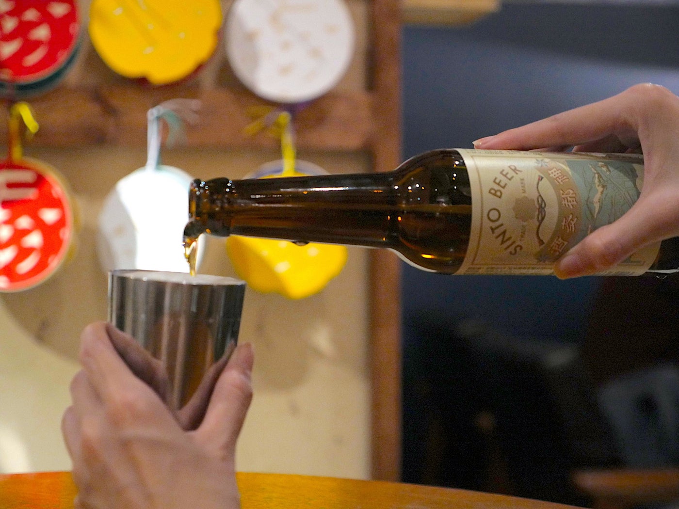伊勢志摩近郊で収穫される古代米を使った地ビール「神都麥酒（しんとびーる）700円税別」（C）モデルプレス