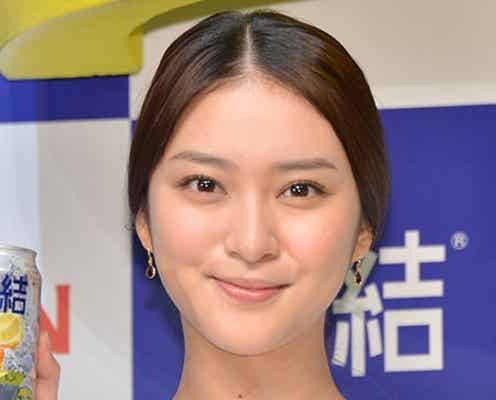 武井咲、理想のキスに照れ笑い